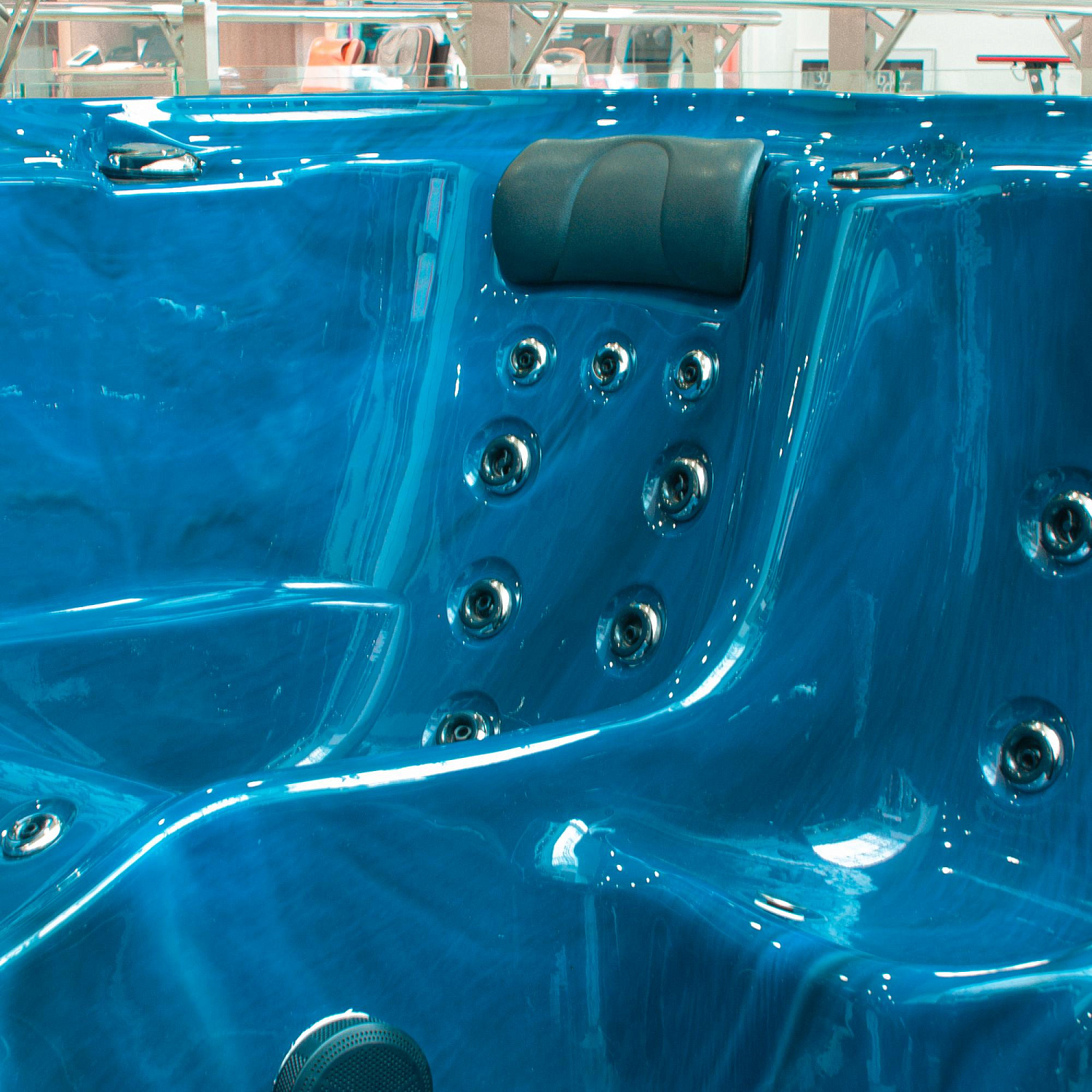 Joy Spa JY 8003: актуальная классика для интерьера и улицы